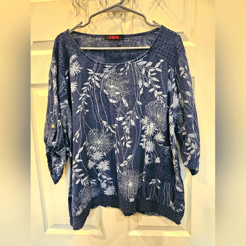 Stylish Floral Top 💙